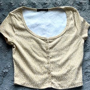 hesperus crop top in a beige color !